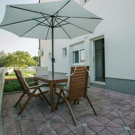 Beach Studio Apartment Tina Каштела Экстерьер фото