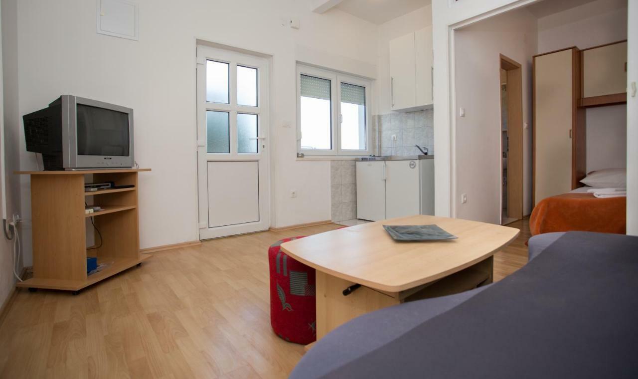 Beach Studio Apartment Tina Каштела Экстерьер фото
