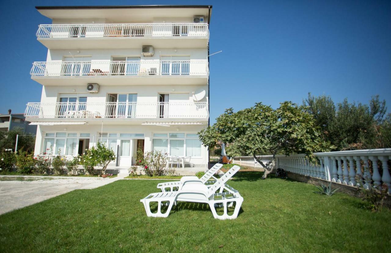 Beach Studio Apartment Tina Каштела Экстерьер фото