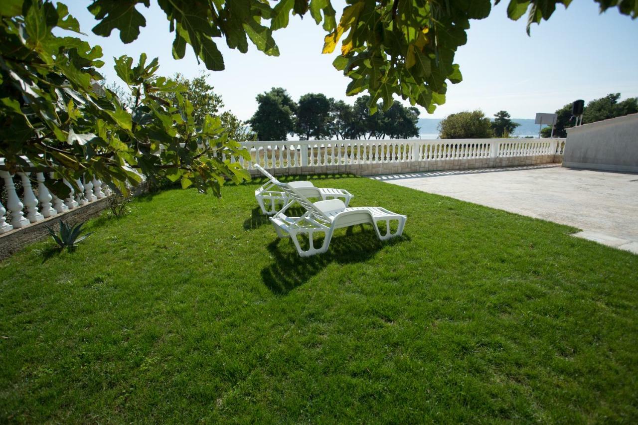 Beach Studio Apartment Tina Каштела Экстерьер фото
